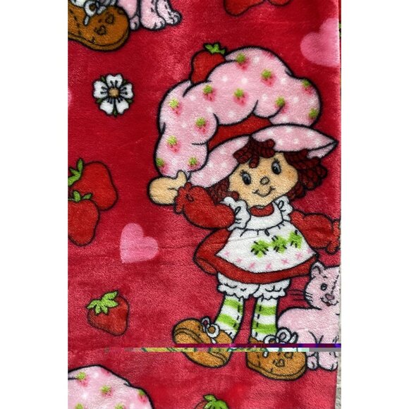 Strawberry Shortcake Custard Cat 50” X 70” Soft Plush Soft Throw Blanket Red NEW - Picture 6 of 16